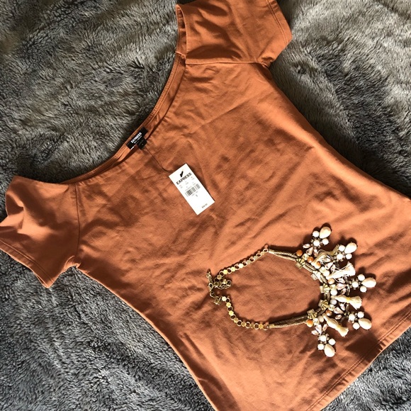 Express NWT off the shoulder top - Picture 4 of 4
